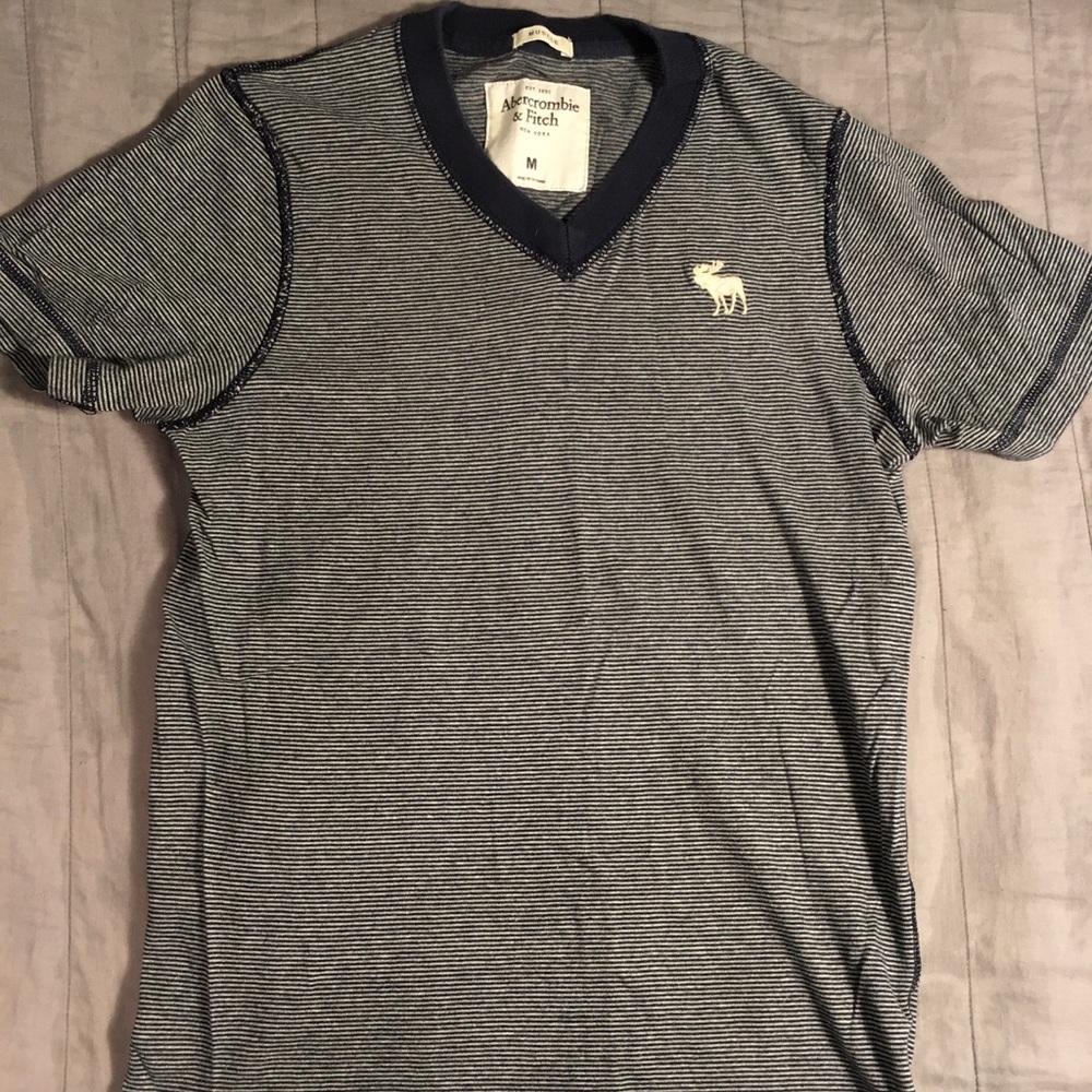 Abercrombie & Fitch Muscle T-Shirt. Size Medium